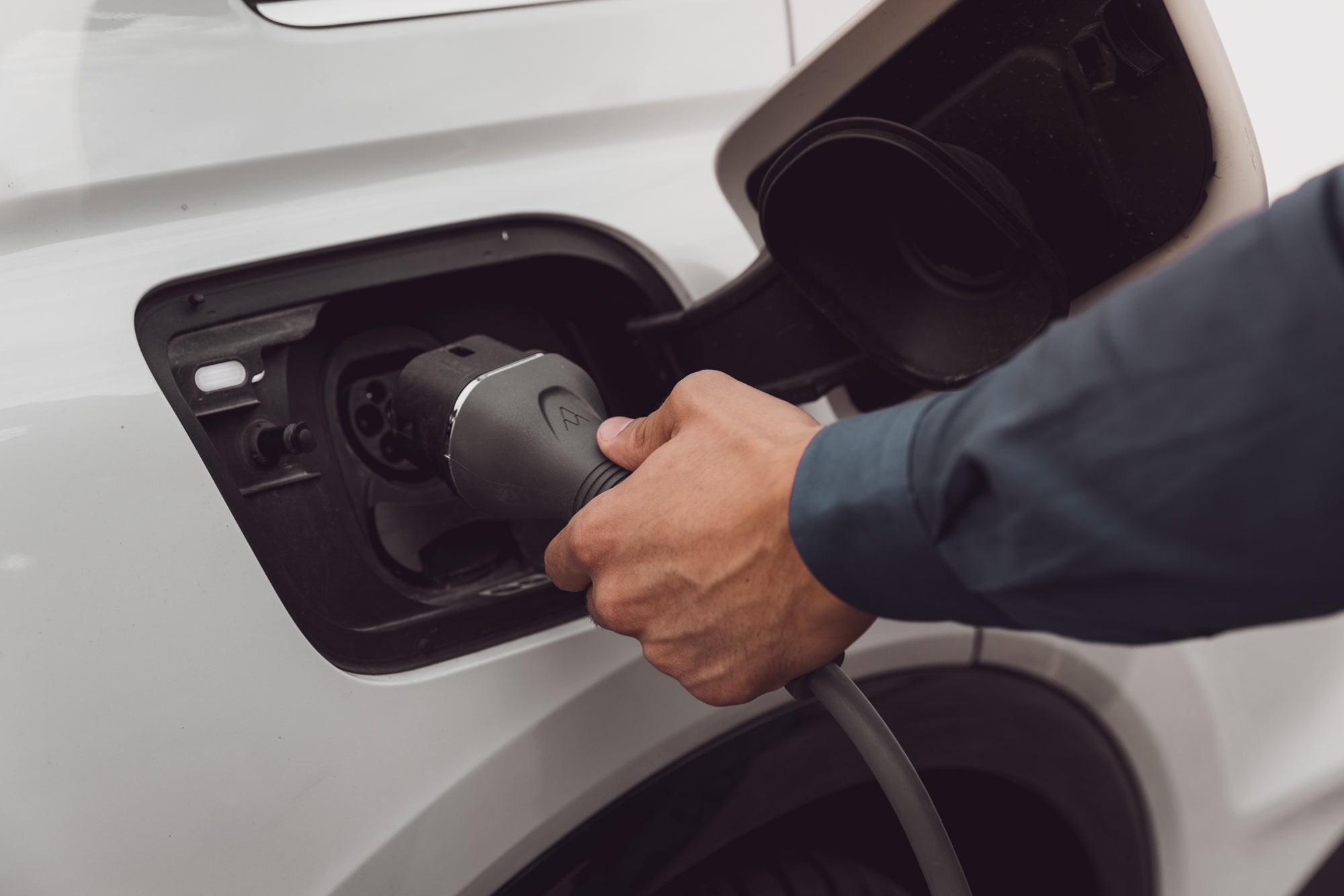 Kuinka paljon sähköauton lataaminen maksaa kotona kuukaudessa?