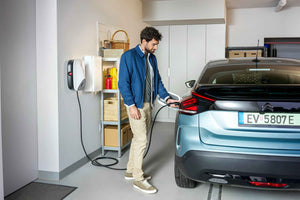Schneider EVlink Home 11kW, latausasema